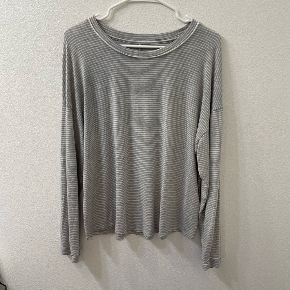 Star above long sleeve shirt gray large
